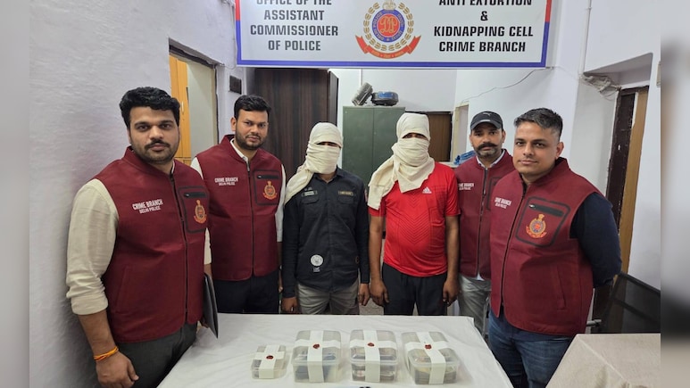 दिल्ली में हथियार के बल पर 5 लाख की लूट और फायरिंग, पुलिस ने दो आरोपियों को सलाखों के पीछे भेजा