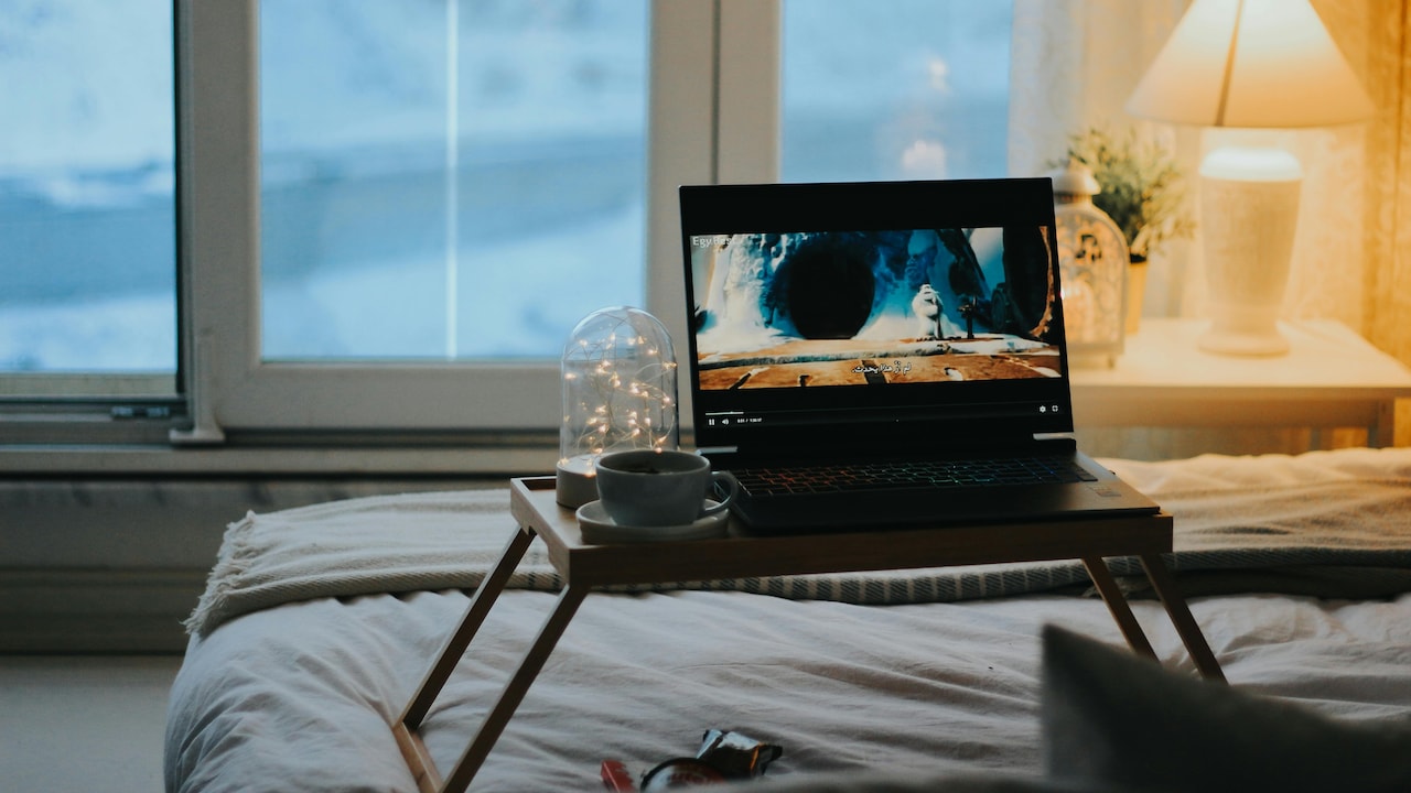 Get foldable laptop tables with a cup slot and wheels on Flipkart SASA LELE Sale Get foldable laptop tables with a cup slot and wheels on Flipkart SASA LELE Sale