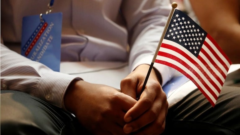 ग्रीन कार्ड के लिए अप्लाई करना चाहते हैं, पहले अपने देश लौटें, जानिए US के नए इमिग्रेशन नियम क्या हैं?