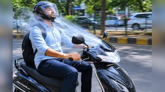 स्कूटी बनी चलती-फिरती AC, गर्मी से बचने के लिए शख्स ने लगाया ऐसा तगड़ा जुगाड़, धड़ल्ले से वायरल हुआ VIDEO