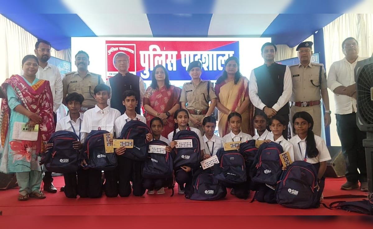 ब‍िहार: अब पुल‍िस को देखकर नहीं भागते रेड लाइट एर‍िया के बच्‍चे, उनकी ही पाठशाला में करने लगे पढ़ाई 