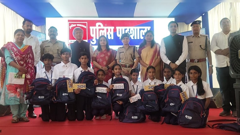 ब&zwj;िहार: अब पुल&zwj;िस को देखकर नहीं भागते रेड लाइट एर&zwj;िया के बच्&zwj;चे, उनकी ही पाठशाला में करने लगे पढ़ाई&nbsp;