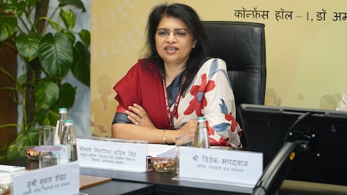 IAS Transfer: छत्तीसगढ़ में 42 आईएएस का तबादला, इन ज&zwj;िलों के कलेक्&zwj;टर बदले, देखें पूरी List