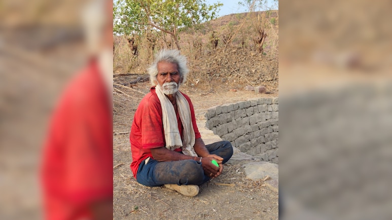 पत्नी व बच्चों को प्यास ने बना दिया 'दशरथ मांझी', खुद ही खोद दिया 50 फीट गहरा कुआं