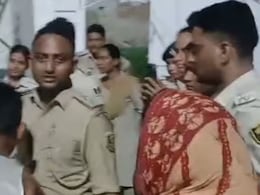 ब&zwj;िहार: कुख्&zwj;यात सोनू-मोनू के गुर्गों ने पुल&zwj;िस की ली तलाशी, फ&zwj;िर घर में &nbsp;म&zwj;िली एंट्री; वीड&zwj;ियो वायरल&nbsp;