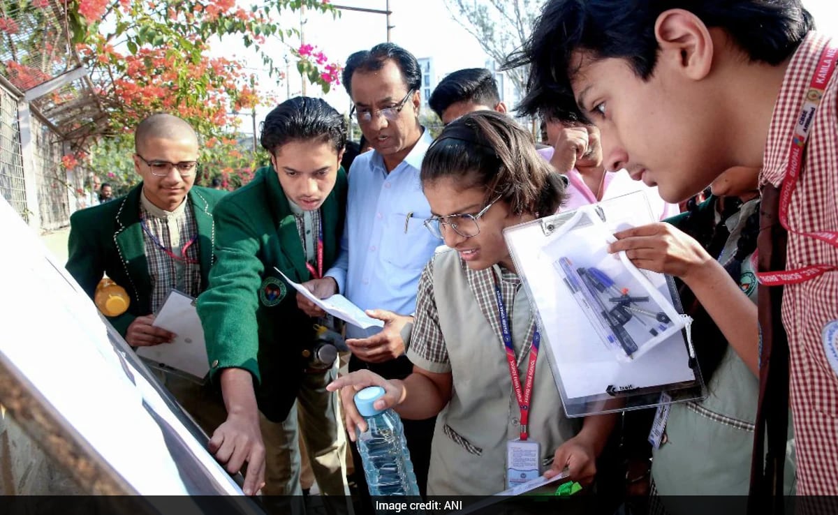 CBSE ने घटाई री-इवैल्यूएशन फीस, जानें अब कॉपी जांच के लिए छात्र को 700 की जगह देने होंगे कितने रुपये — WellsTrack