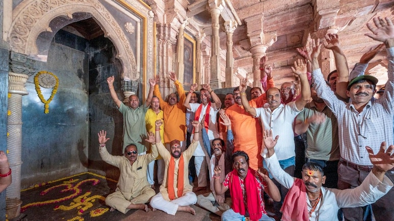 'दिग्विजय सिंह ने चूना पुतवा दिया था', भोजशाला में प्रतिबंध के दौरान क्या-क्या हुआ था? लोगों ने  NDTV को बताया