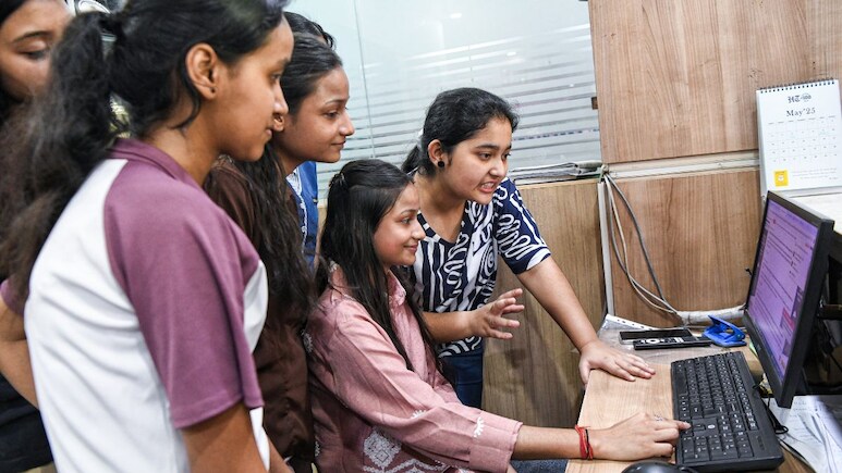 CBSE Board Exam 2026: 12वीं के छात्रों के लिए बड़ी खबर, 1 जून से शुरू हो रहा है री-इवैल्यूएशन और वेरिफिकेशन पोर्टल