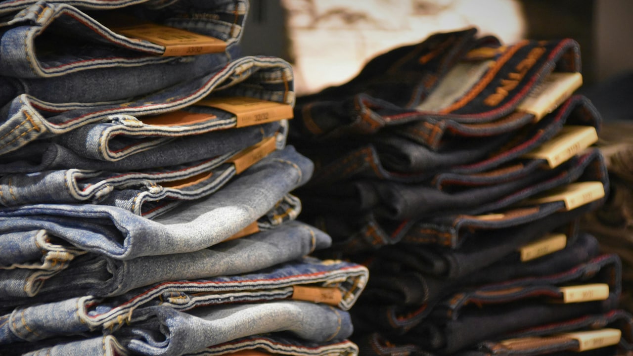 Why Your Jeans Look Great In Store But Bad At Home: Fit Science Explained Why Your Jeans Look Great In Store But Bad At Home: Fit Science Explained