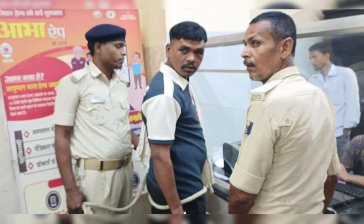 रील के शौक ने पहुंचाया सलाखों के पीछे, वर्दी पहन वसूली करने निकला तो चढ़ा असली पुलिस के हत्थे