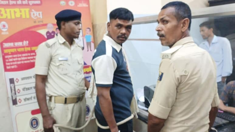 रील के शौक ने पहुंचाया सलाखों के पीछे, वर्दी पहन वसूली करने निकला तो चढ़ा असली पुलिस के हत्थे