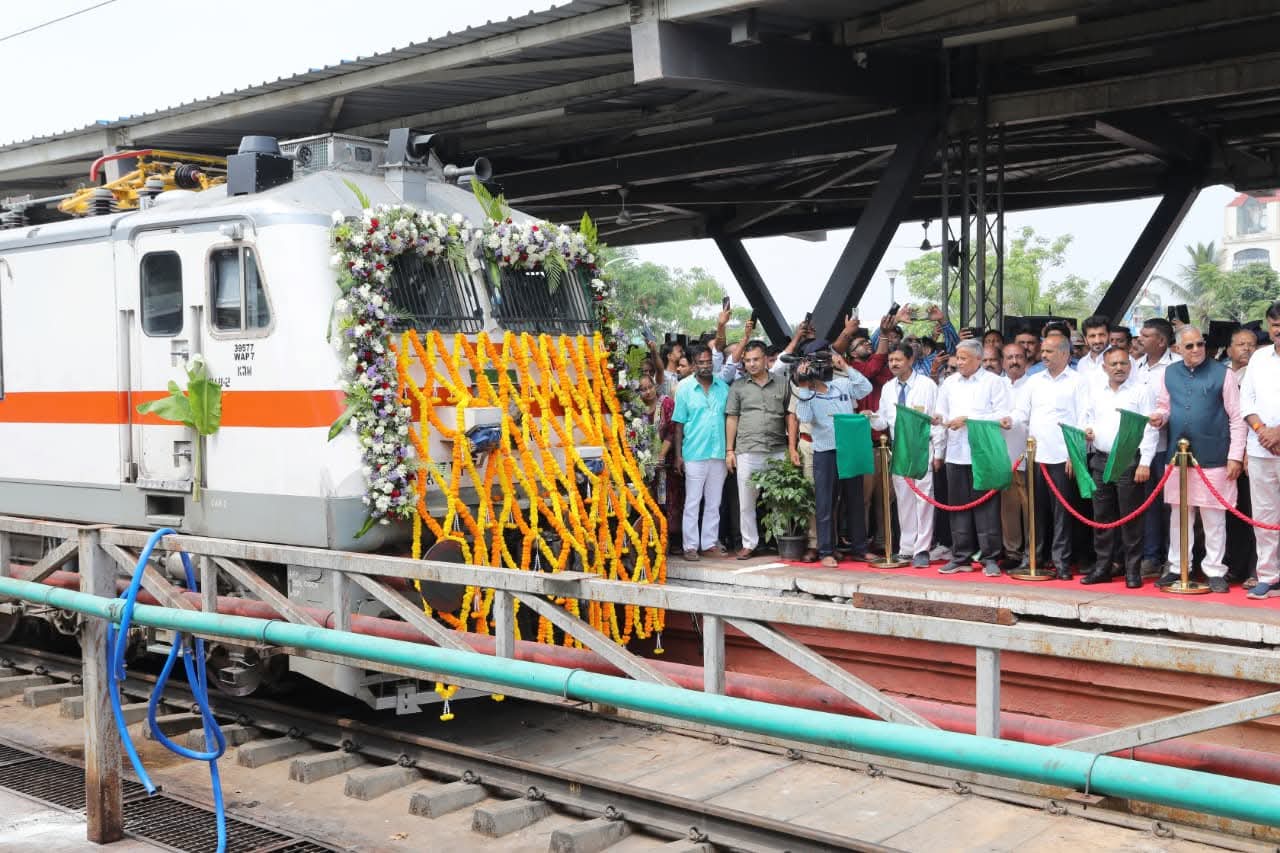 New Bengaluru-Mumbai Express Launched: Full Route, Timings, Ticket Price