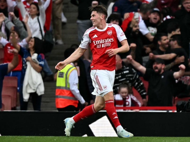 Arsenal Go 6 Points Clear With 3-0 Win; West Ham Loss Offers Spurs Hope In Relegation Fight