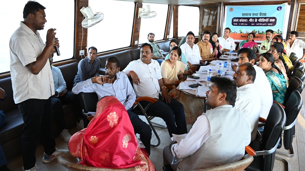  viral video officials meeting without life jacket