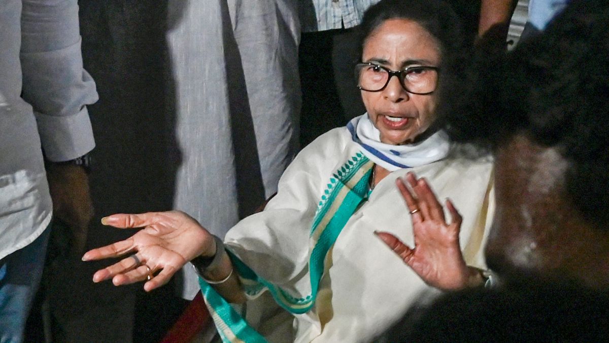 ममता बनर्जी ने इस्तीफा देने से किया इनकार, जानें पश्चिम बंगाल में अब कैसे बनेगी नई सरकार