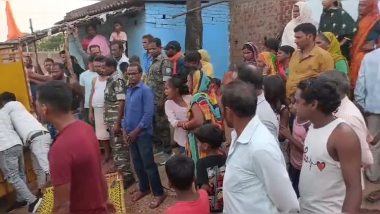 झारखंड: लोन की EMI के लिए गिरवी रख दिया खेत, फिर भी दबाव बढ़ा तो पेड़ से झूल गया किसान