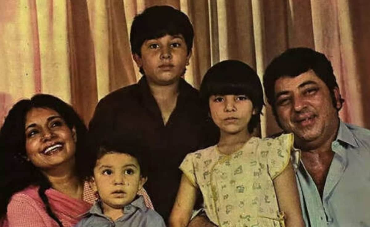 Amjad Khan Wife: बच्चों और पति अमजद खान के साथ शैला Amjad Khan Wife: बच्चों और पति अमजद खान के साथ शैला