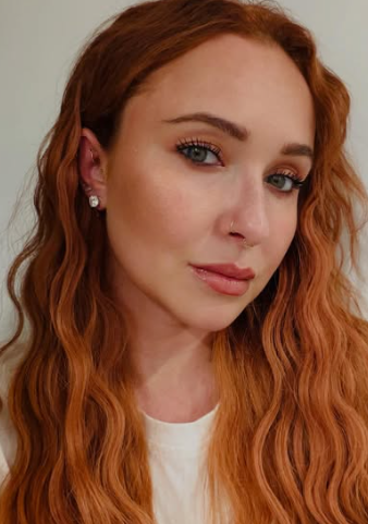 <i>Nashville</i> Actor Hayden Panettiere Claims She Was Put In Bed With An 'Undressed Famous Man'
