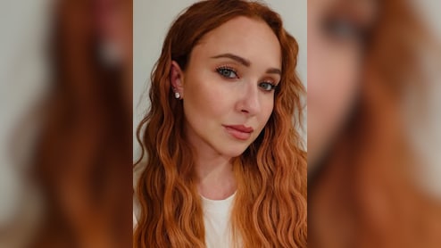 Nashville Actor Hayden Panettiere Claims She Was Put In Bed With An 'Undressed Famous Man'