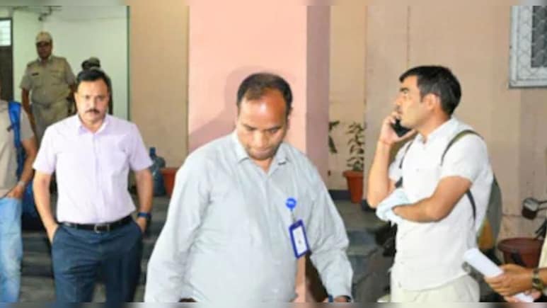 गुरुग्राम के डॉक्टर से अभ&zwj;िभावकों ने 25 से 30 लाख में खरीदा था नीट का पेपर , &nbsp;4 द&zwj;िन पहले ही हो गया था सर्कुलेट&nbsp;