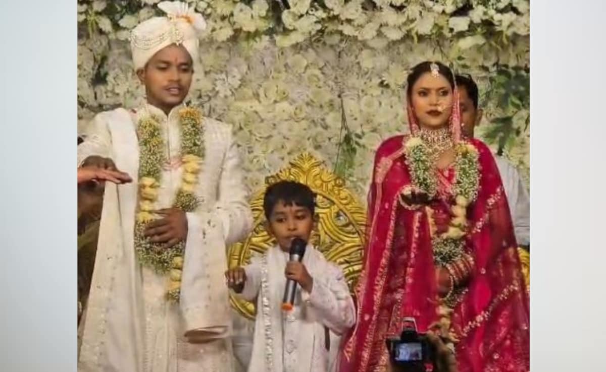 क्लास 2 का बच्चा बना 'पंडित'... अनोखे तरीके से कराई चाचा की शादी, एक दूसरे के हुए दूल्हा-दुल्हन