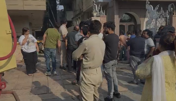 दिल्ली के विवेक विहार इलाके की इमारत में लगी आग, 4 लोगों की मौत, 14 को सुरक्षित निकाला