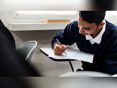CBSE Result 2026: क्या मिडिल ईस्ट देशों के छात्र दे पाएंगे इंप्रूवमेंट एग्जाम? जानें कैसे बनेगा उनका रिजल्ट