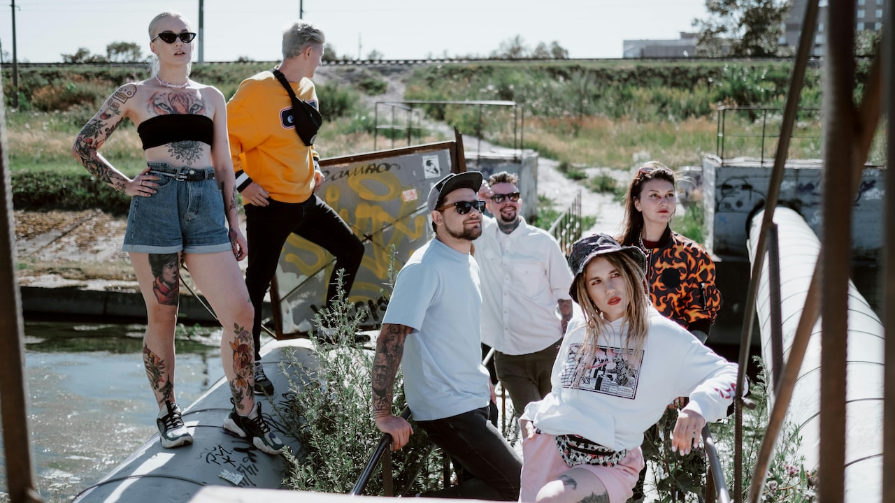 Sick Of Clothes Fading Fast? 10 Shopping Tricks For Long-Lasting Fashion