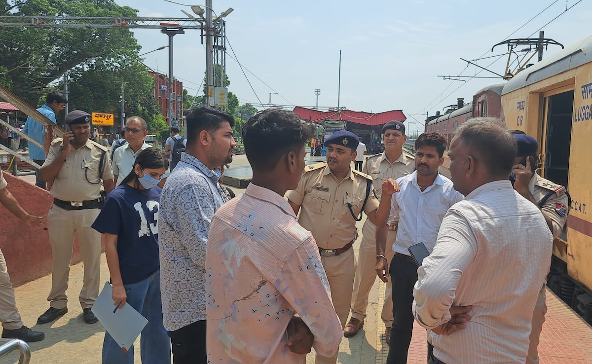 Bihar: पुणे-दानापुर स्पेशल के कोच में फंदे से लटका मिला यात्री, चलती हुई ट्रेन में बेल्ट से लगाई फांसी
