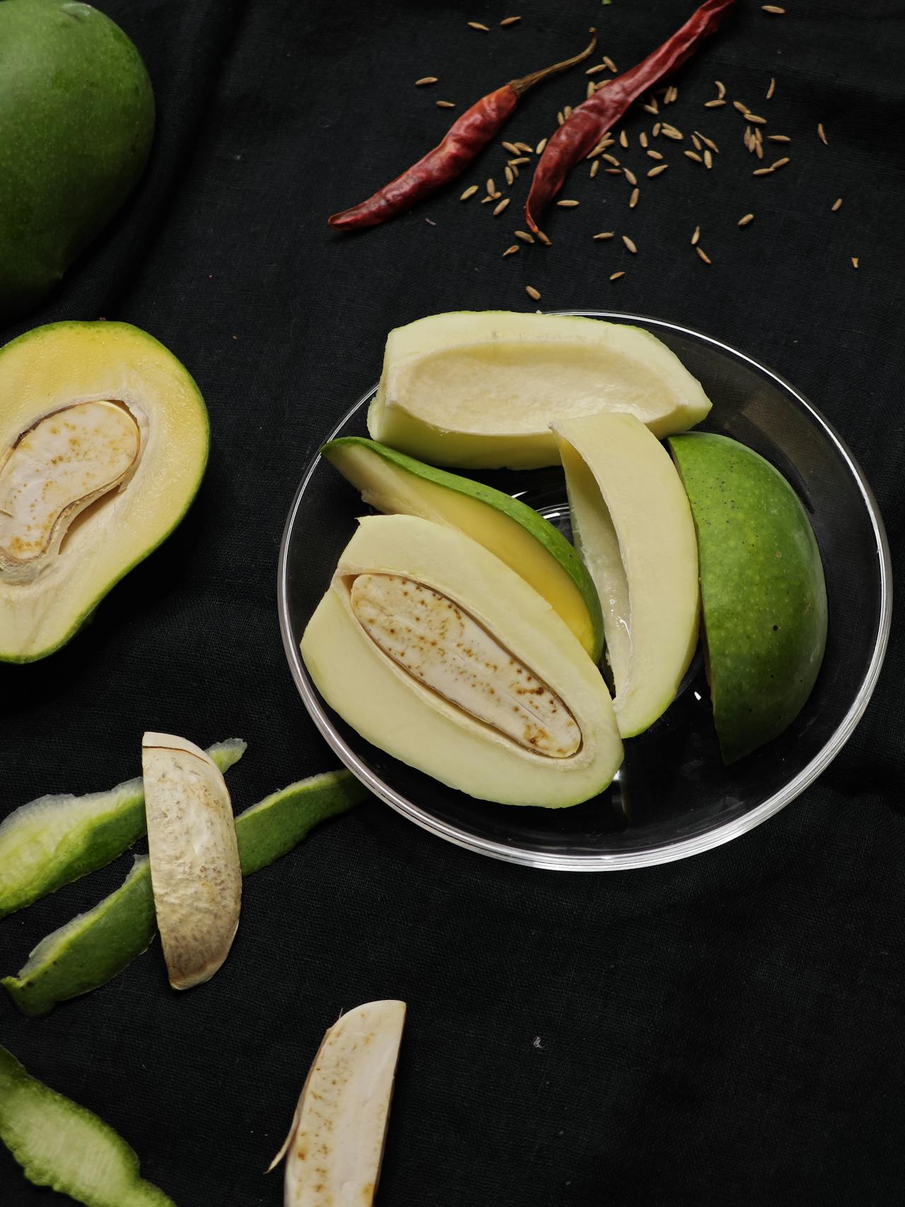Raw mango peel and sap can trigger uncomfortable skin reactions