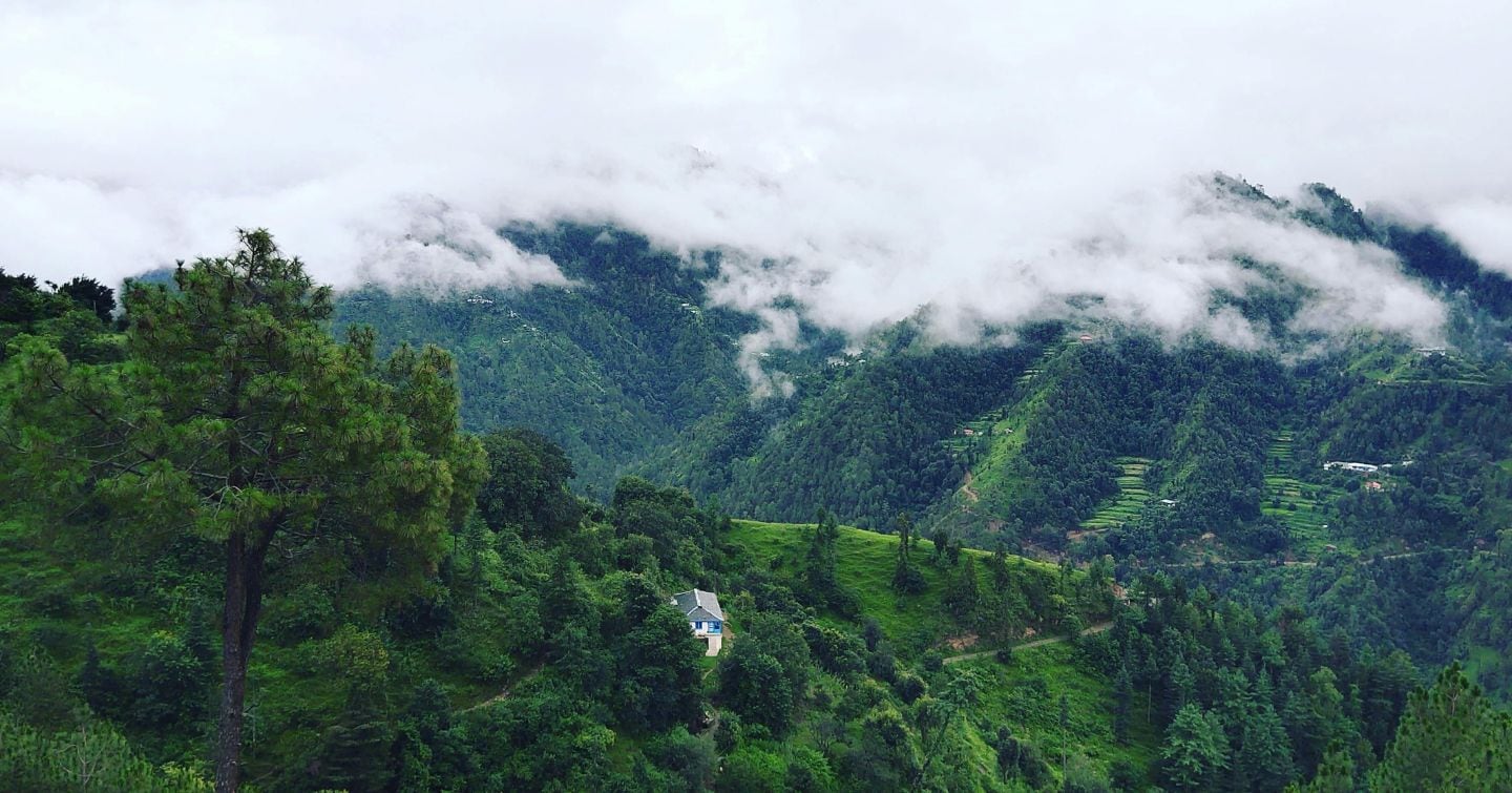 8 Hill Stations In India Where You Literally Stand Above The Clouds