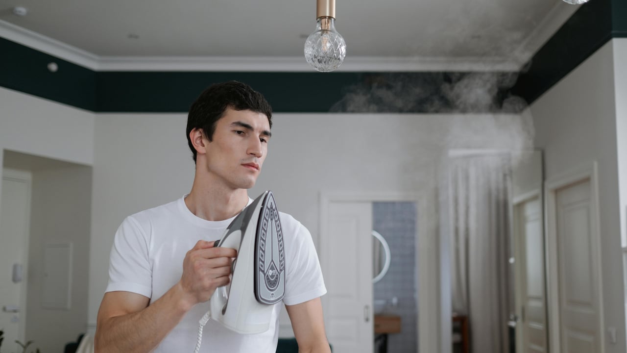 Steam Iron Leakage Continues To Frustrate Buyers: Tank Construction Is Key Steam Iron Leakage Continues To Frustrate Buyers: Tank Construction Is Key