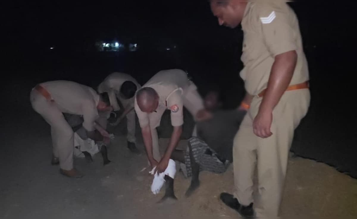 यूपी के गाजीपुर में एनकाउंटर, हत्या के मामले में फरार 25-25 हजार के दो इनामी बदमाशों को पुलिस ने मारी गोली