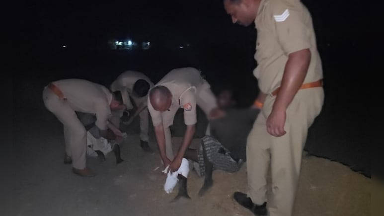 यूपी के गाजीपुर में एनकाउंटर, हत्या के मामले में फरार 25-25 हजार के दो इनामी बदमाशों को पुलिस ने मारी गोली
