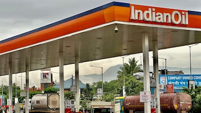 Rs 1.2 Trillion Loss Looming: Here's The Petrol, Diesel, LPG Price Hike OMCs Need To Avert Crisis