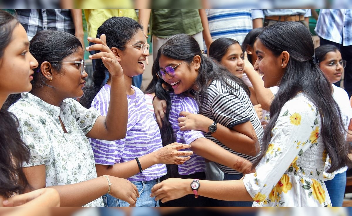 HPBOSE 10th Result 2026 OUT: 10वीं में अनमोल ने हासिल किया 1st रैंक, टॉपर्स लिस्ट देखिए यहां