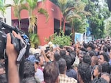 Video: Pinarayi Vijayan Supporters Attack Probe Team's Car, Smash Windshield Video: Pinarayi Vijayan Supporters Attack Probe Team's Car, Smash Windshield