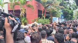 Video: Pinarayi Vijayan Supporters Attack Probe Team's Car, Smash Windshield