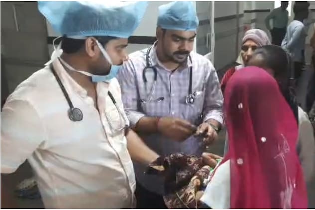 नवजात बच्चों की देखभाल के लिए डॉक्टर्स की एक टीम लगाई गई है.
