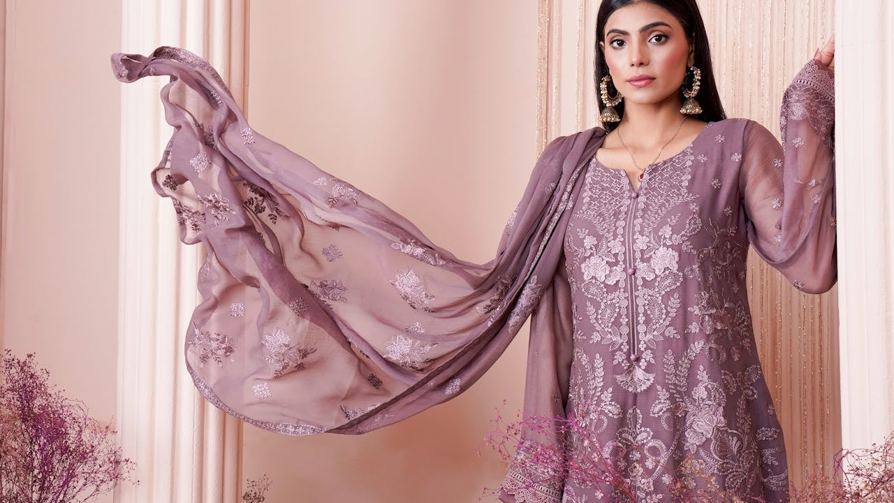 What makes monotone kurta sets look luxe on a budget What makes monotone kurta sets look luxe on a budget