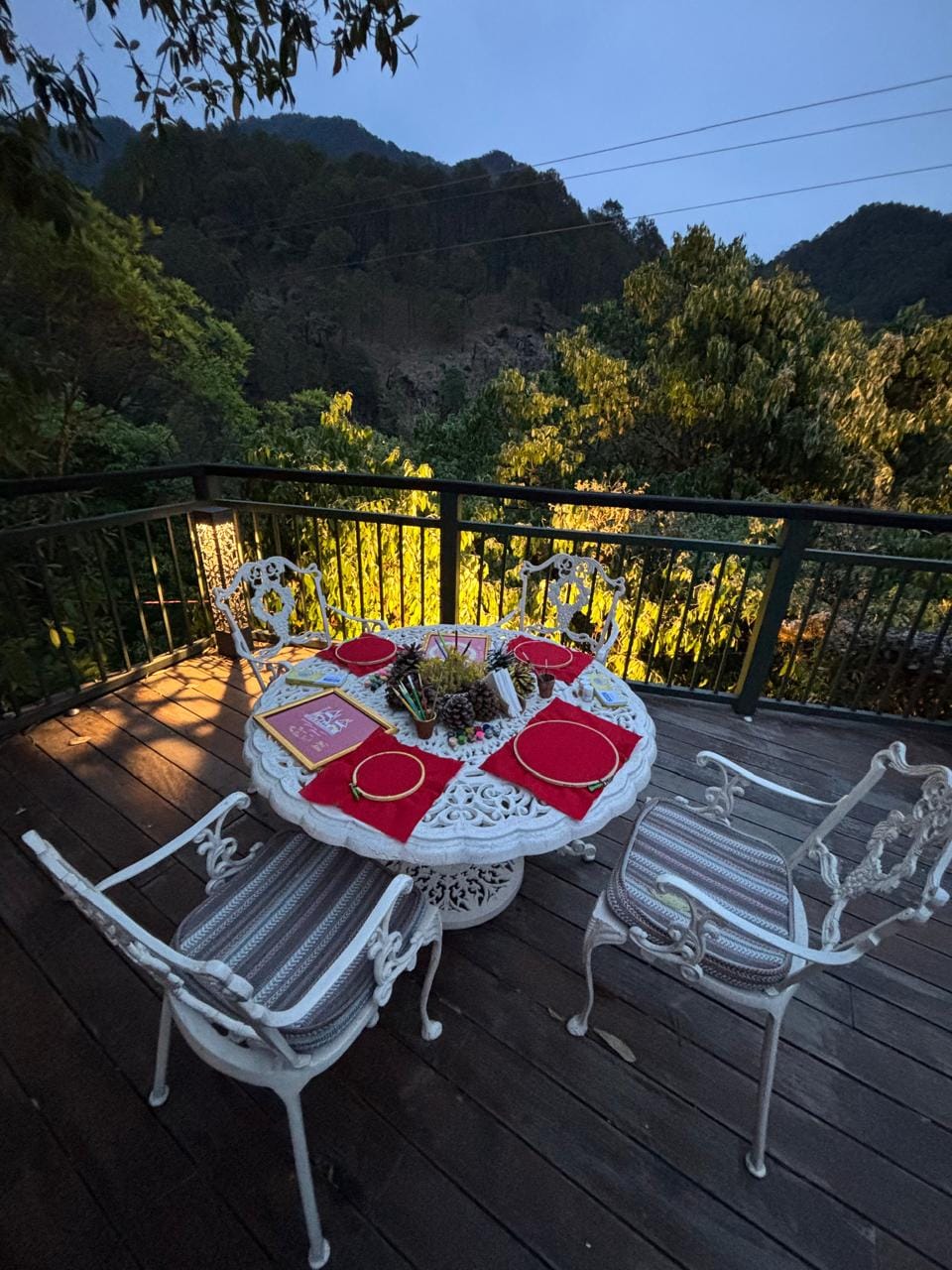 painting by the hills. Photo: Author