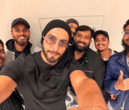 Ranveer Singh's Selfies With Fans From The Sets Of Shah Rukh Khan's <i>King</i> Go Viral