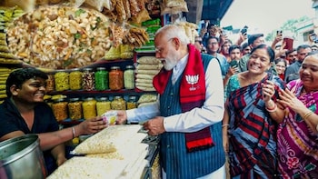 'Continuously Harassing Me': Vendor Who Served Jhalmuri To PM Modi Gets 'Bomb Threat' From Pakistan, Bangladesh