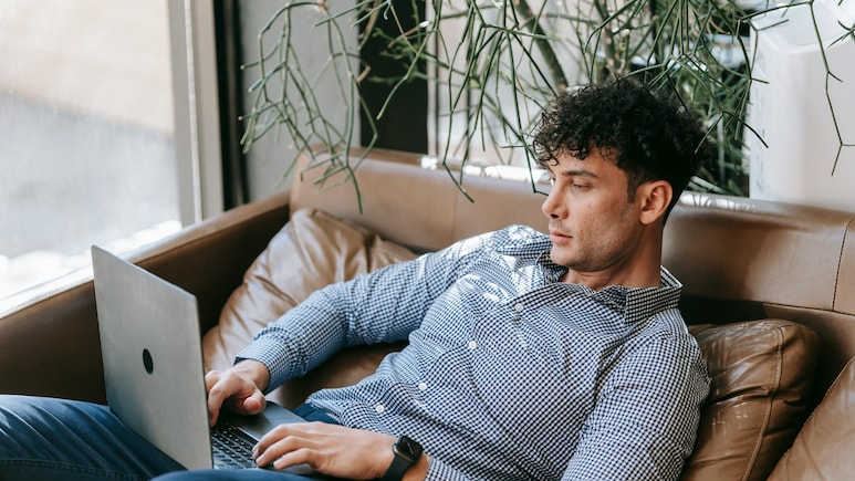 हैवी डिस्काउंट में खरीदें गर्मियों के लिए Men's Stylish Shirts, ऑफिस से लेकर आउटिंग तक सब के लिए रहेंगी शानदार
