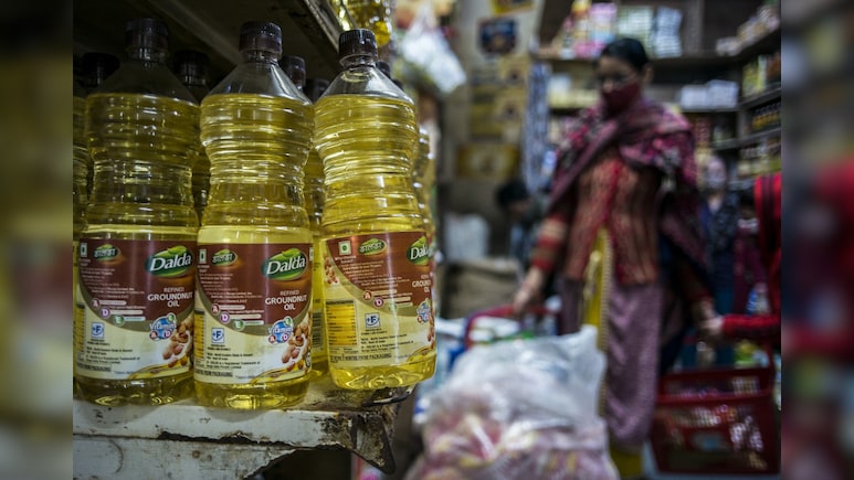 India Weighing Edible Oil Import Duty Hike to Support Farmers