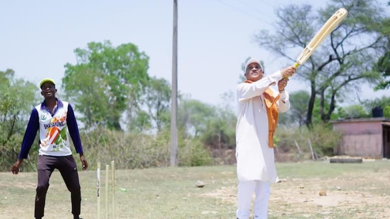 मुख्यमंत्री साय मैदान में उतरे, बच्चों के साथ खेला क्रिकेट, जशपुर में जमकर घुमाया बल्ला &nbsp;&nbsp;