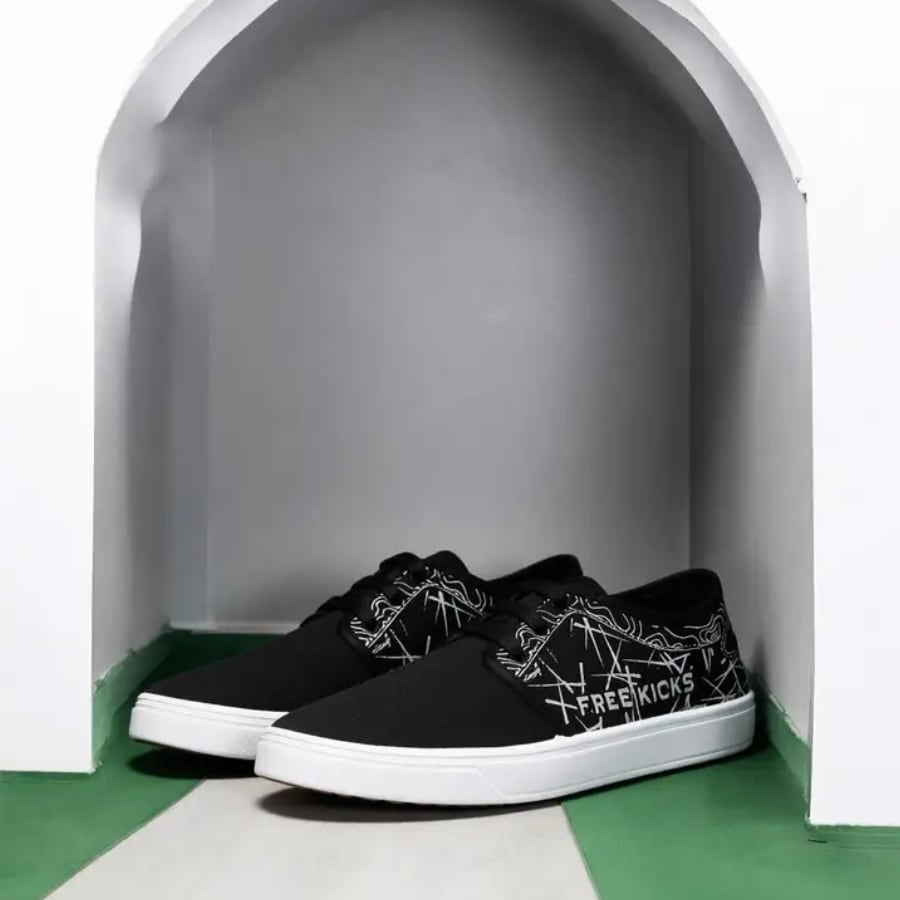 Click here to buy:  Free Kicks FK--601STRING Black Dailywear Sneakers For Men