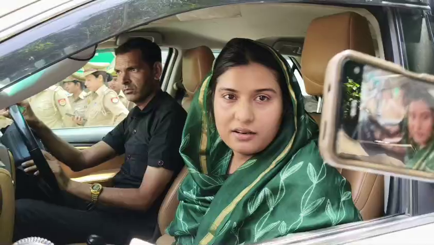 Iqra hasan Viral Video: इकरा हसन और पुलिस अफसरों के बीच बहस का VIDEO वायरल