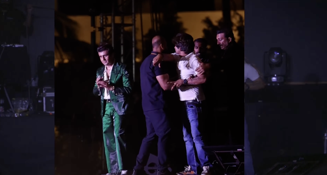 Video: Fan Rushes To Touch Sonu Nigam's Feet On Stage During Kolhapur Live Show