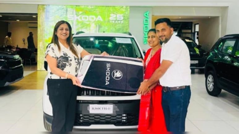 अनु मीणा को बर्थडे ग&zwj;िफ्ट में पत&zwj;ि ने दी थी स्&zwj;कोडा कार, लगाई थी वॉट्सऐप स्&zwj;टेटस- 'थैंक्&zwj;यू हस्&zwj;बैंड जी' &nbsp;&nbsp;